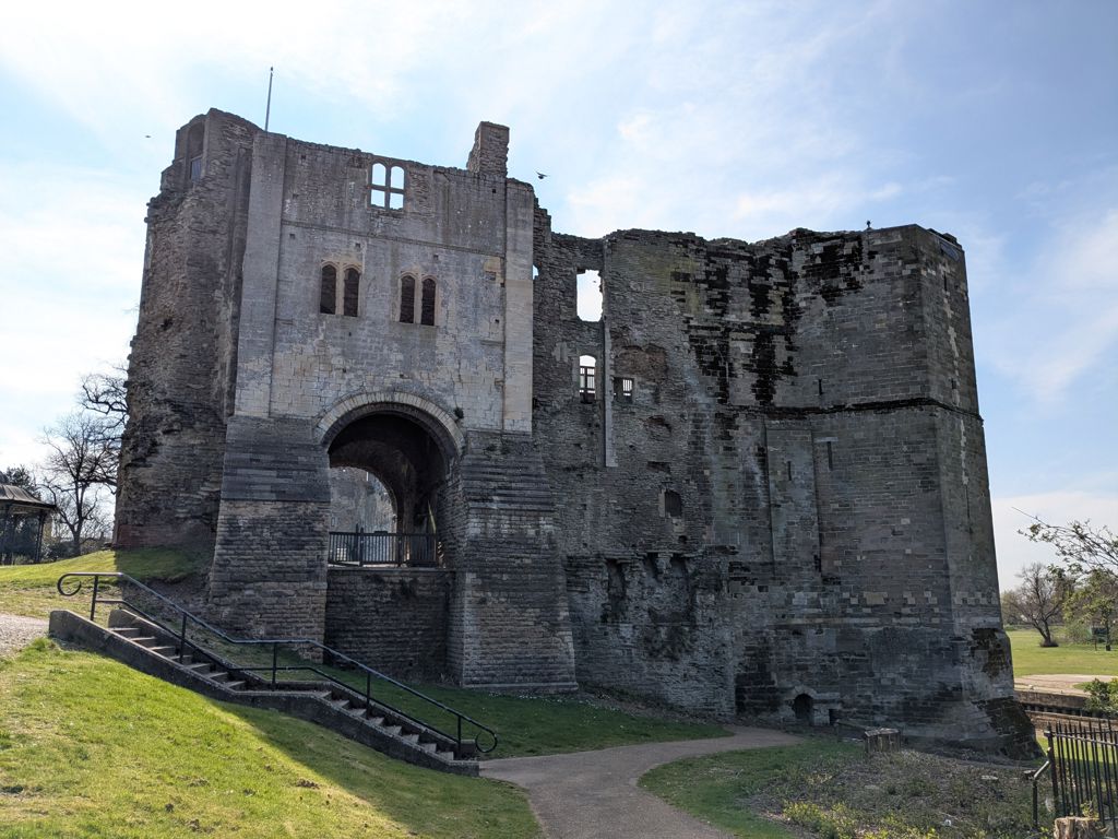 Newark Castle - Gatehouse - From Outside