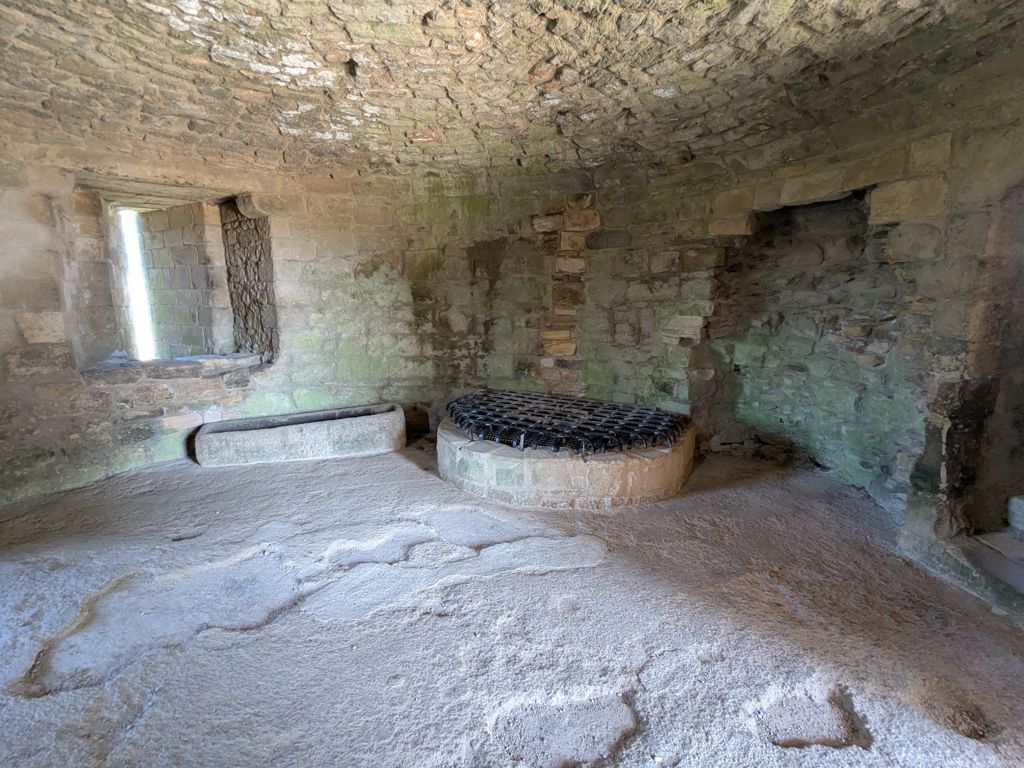 Barnard Castle - Round Tower - Undercroft