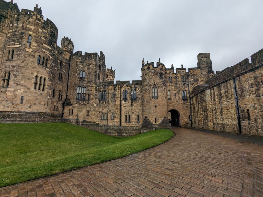 Alnwick Castle - Middle Gatehouse